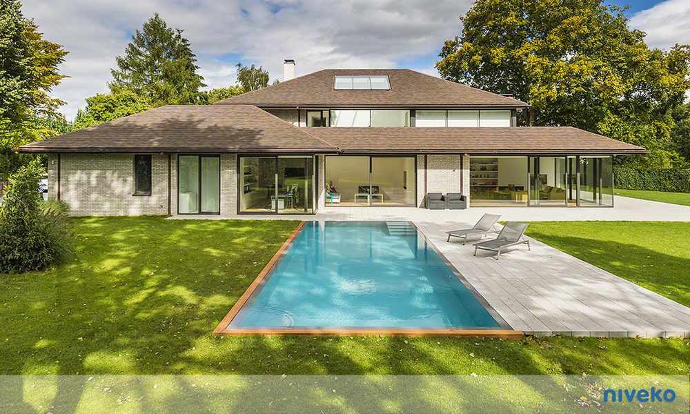 Combien coûte une piscine et quels sont les éléments à prévoir ?